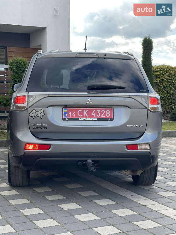 Внедорожник / Кроссовер Mitsubishi Outlander 2014 в Стрые