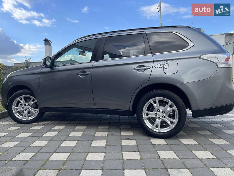 Внедорожник / Кроссовер Mitsubishi Outlander 2014 в Стрые