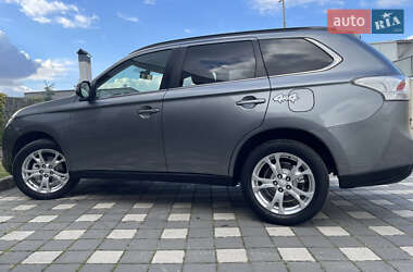 Внедорожник / Кроссовер Mitsubishi Outlander 2014 в 
