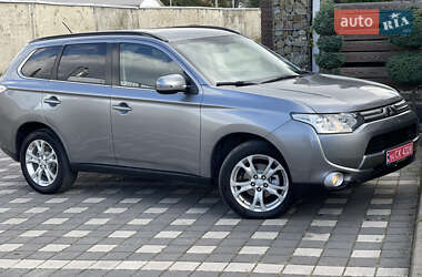 Внедорожник / Кроссовер Mitsubishi Outlander 2014 в 