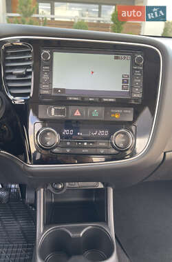 Внедорожник / Кроссовер Mitsubishi Outlander 2014 в 