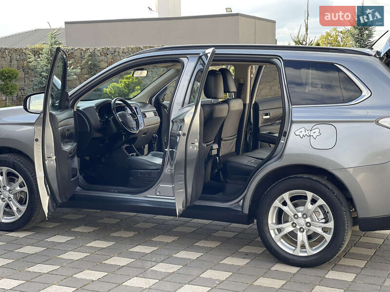 Внедорожник / Кроссовер Mitsubishi Outlander 2014 в Стрые