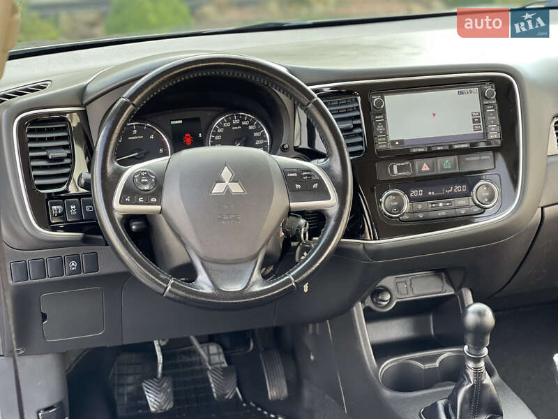 Внедорожник / Кроссовер Mitsubishi Outlander 2014 в Стрые