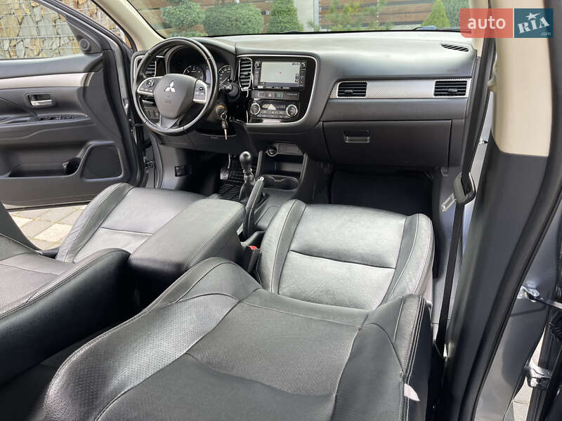 Внедорожник / Кроссовер Mitsubishi Outlander 2014 в Стрые