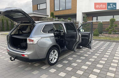 Внедорожник / Кроссовер Mitsubishi Outlander 2014 в 