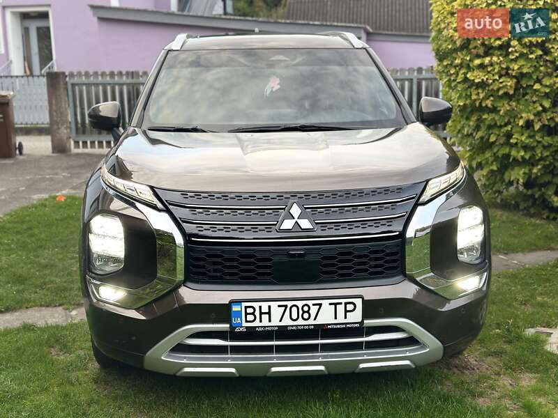 Внедорожник / Кроссовер Mitsubishi Outlander 2021 в Одессе