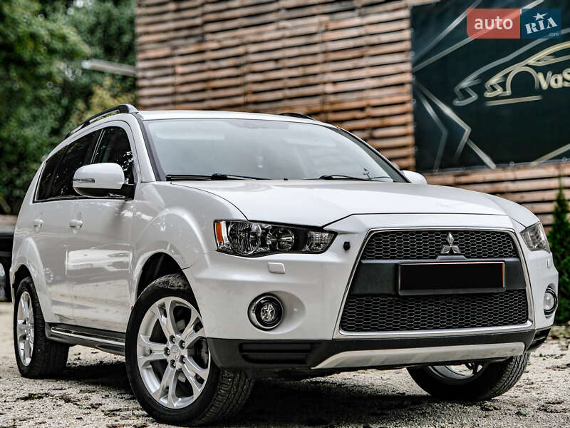 Внедорожник / Кроссовер Mitsubishi Outlander 2010 в Бродах