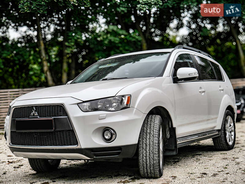 Внедорожник / Кроссовер Mitsubishi Outlander 2010 в Бродах