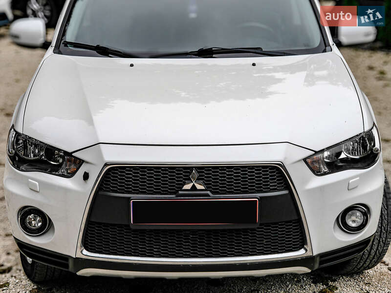 Внедорожник / Кроссовер Mitsubishi Outlander 2010 в Бродах