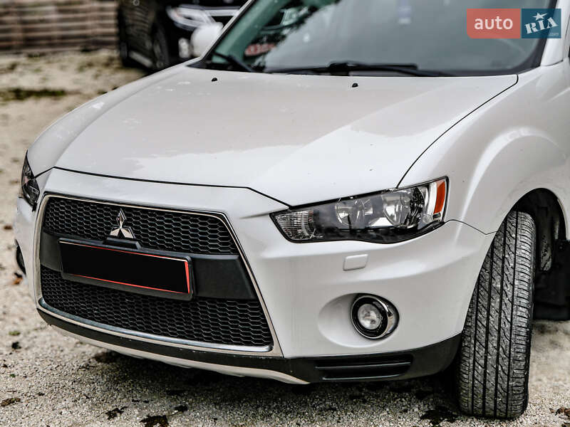 Внедорожник / Кроссовер Mitsubishi Outlander 2010 в Бродах