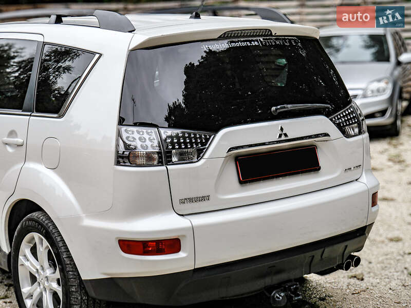 Внедорожник / Кроссовер Mitsubishi Outlander 2010 в Бродах