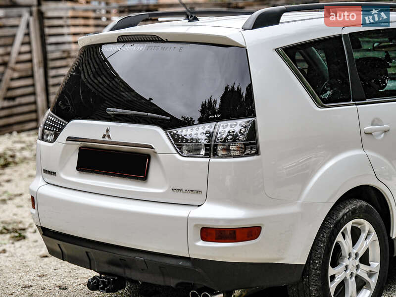 Внедорожник / Кроссовер Mitsubishi Outlander 2010 в Бродах