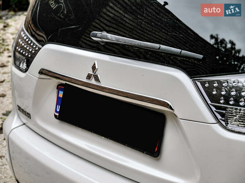 Внедорожник / Кроссовер Mitsubishi Outlander 2010 в Бродах