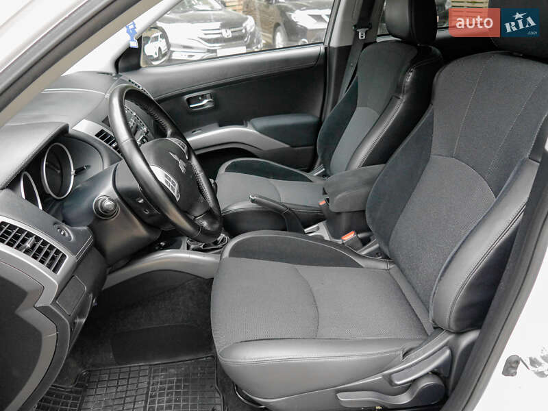 Внедорожник / Кроссовер Mitsubishi Outlander 2010 в Бродах
