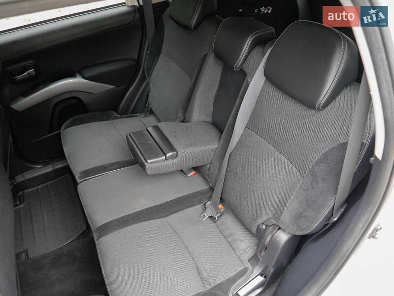 Внедорожник / Кроссовер Mitsubishi Outlander 2010 в Бродах
