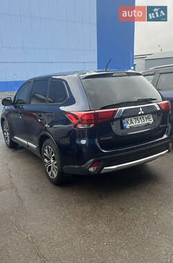 Внедорожник / Кроссовер Mitsubishi Outlander 2015 в 