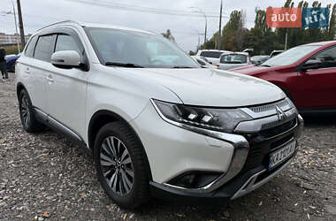 Внедорожник / Кроссовер Mitsubishi Outlander 2020 в 