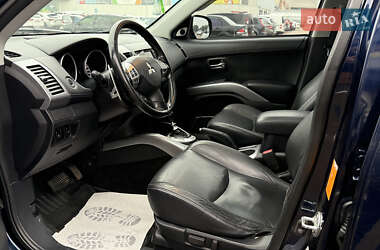 Внедорожник / Кроссовер Mitsubishi Outlander 2011 в 