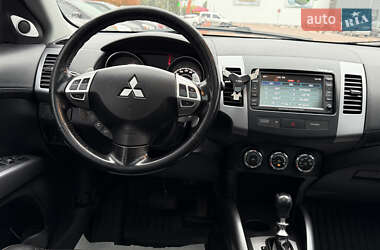 Внедорожник / Кроссовер Mitsubishi Outlander 2011 в 
