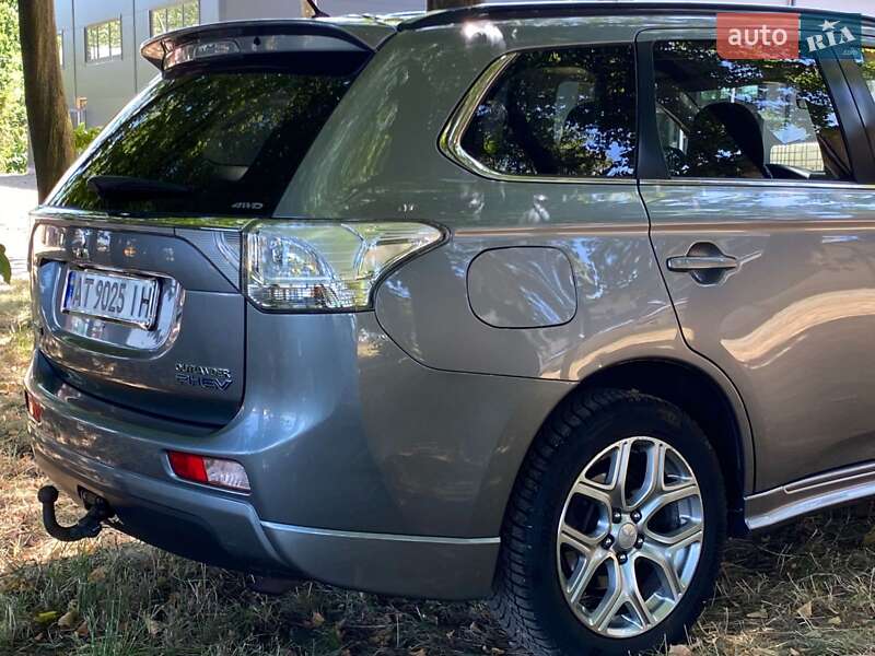 Внедорожник / Кроссовер Mitsubishi Outlander 2013 в Калуше