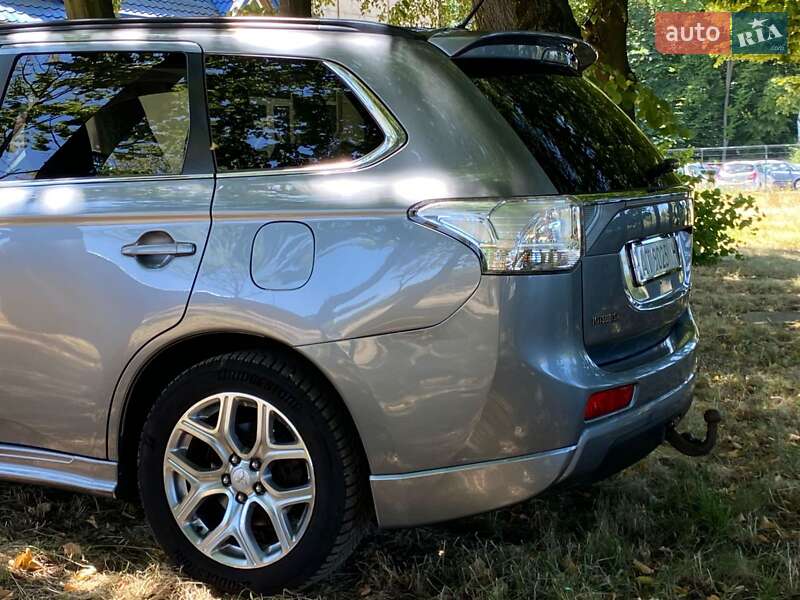 Внедорожник / Кроссовер Mitsubishi Outlander 2013 в Калуше