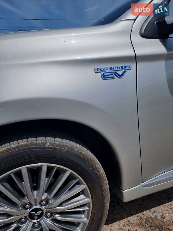 Внедорожник / Кроссовер Mitsubishi Outlander 2019 в Львове