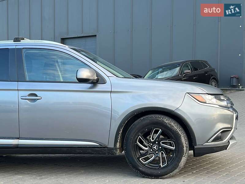 Позашляховик / Кросовер Mitsubishi Outlander 2017 в Львові фото 11 Позашляховик / Кросовер Mitsubishi Outlander 2017 в Львові
