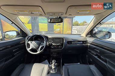 Внедорожник / Кроссовер Mitsubishi Outlander 2018 в 