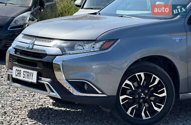 Внедорожник / Кроссовер Mitsubishi Outlander 2018 в 