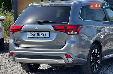 Внедорожник / Кроссовер Mitsubishi Outlander 2018 в 