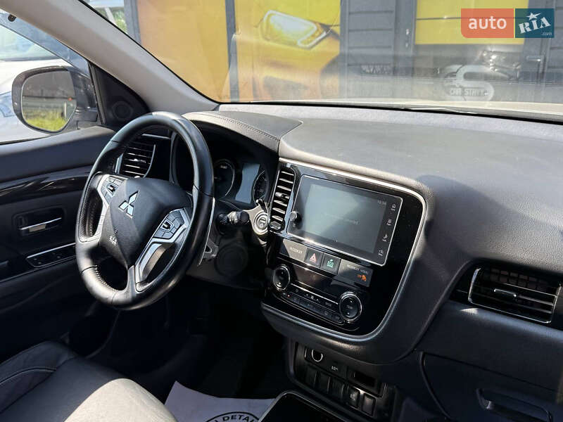 Внедорожник / Кроссовер Mitsubishi Outlander 2018 в Стрые