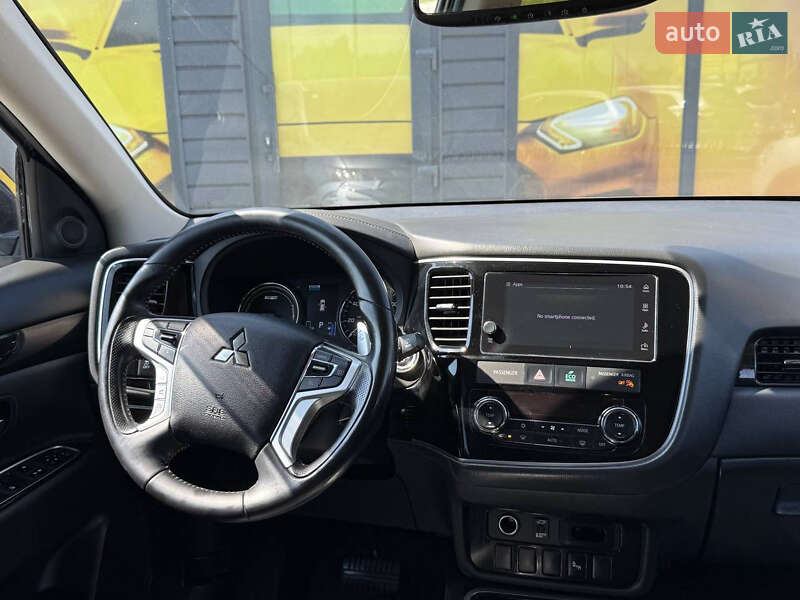Внедорожник / Кроссовер Mitsubishi Outlander 2018 в Стрые