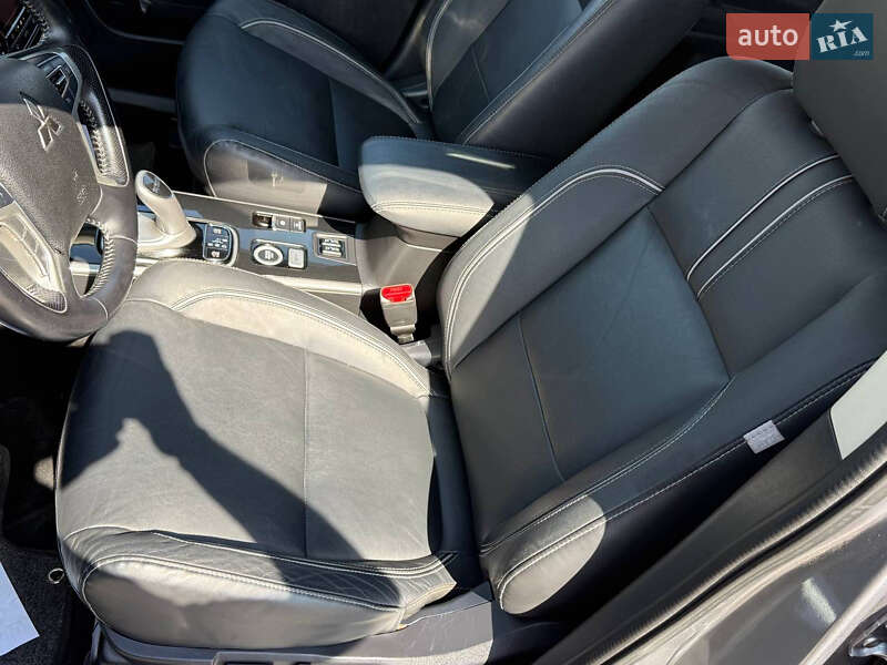 Внедорожник / Кроссовер Mitsubishi Outlander 2018 в Стрые
