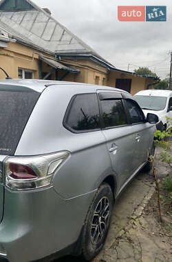 Внедорожник / Кроссовер Mitsubishi Outlander 2012 в 