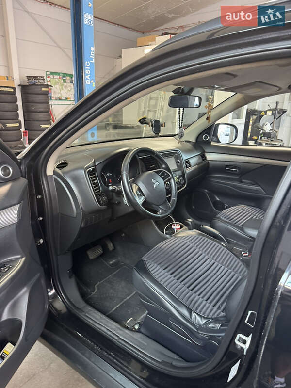 Внедорожник / Кроссовер Mitsubishi Outlander 2012 в Козине фото 2 Внедорожник / Кроссовер Mitsubishi Outlander 2012 в Козине