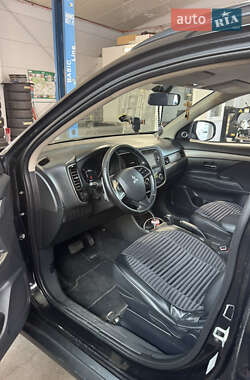 Внедорожник / Кроссовер Mitsubishi Outlander 2012 в 