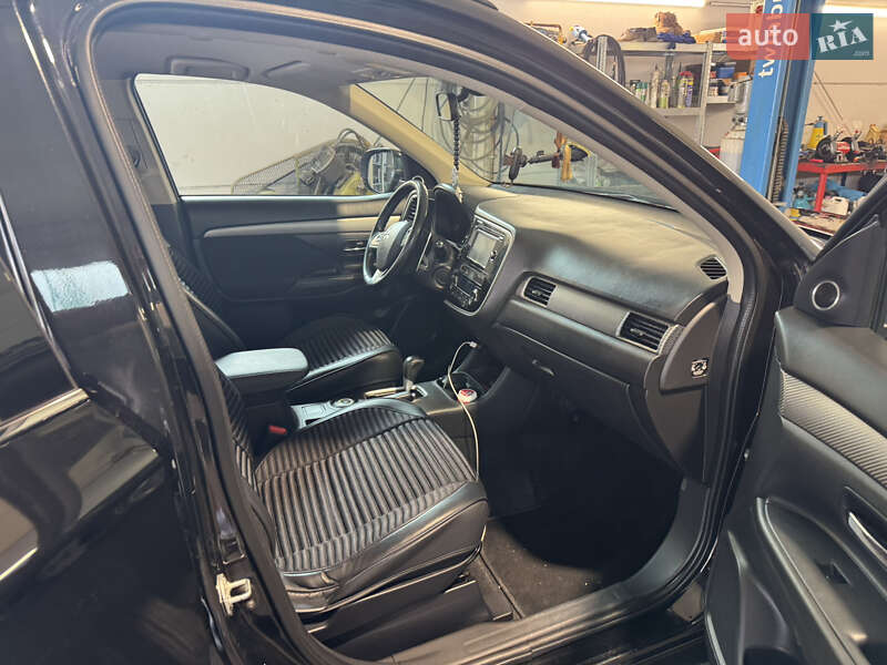 Внедорожник / Кроссовер Mitsubishi Outlander 2012 в Козине фото 8 Внедорожник / Кроссовер Mitsubishi Outlander 2012 в Козине