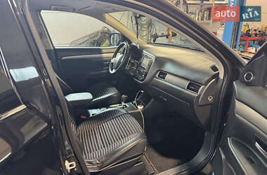 Внедорожник / Кроссовер Mitsubishi Outlander 2012 в 