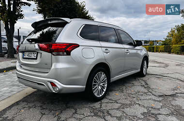 Внедорожник / Кроссовер Mitsubishi Outlander 2022 в 