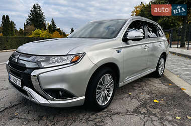 Внедорожник / Кроссовер Mitsubishi Outlander 2022 в 