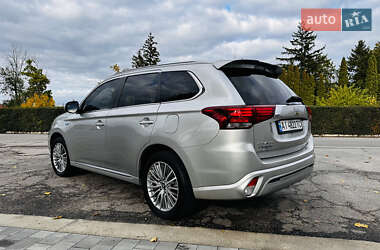 Внедорожник / Кроссовер Mitsubishi Outlander 2022 в 