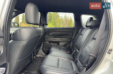 Внедорожник / Кроссовер Mitsubishi Outlander 2022 в 