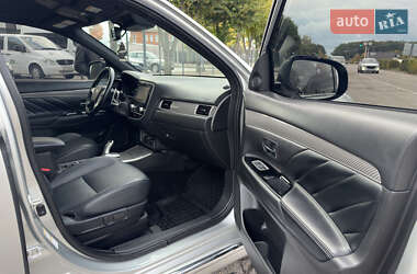 Внедорожник / Кроссовер Mitsubishi Outlander 2022 в 