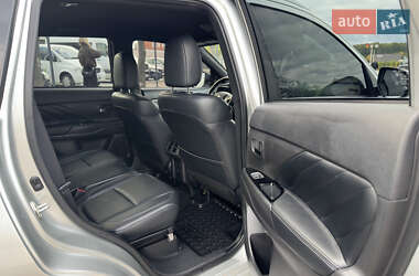Внедорожник / Кроссовер Mitsubishi Outlander 2022 в 