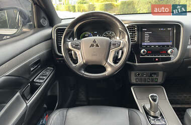 Внедорожник / Кроссовер Mitsubishi Outlander 2022 в 