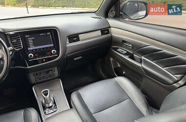 Внедорожник / Кроссовер Mitsubishi Outlander 2022 в 