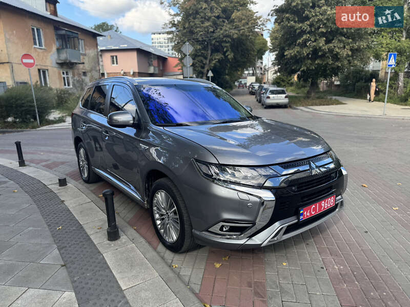 Внедорожник / Кроссовер Mitsubishi Outlander 2020 в Львове