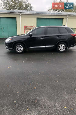 Внедорожник / Кроссовер Mitsubishi Outlander 2018 в 