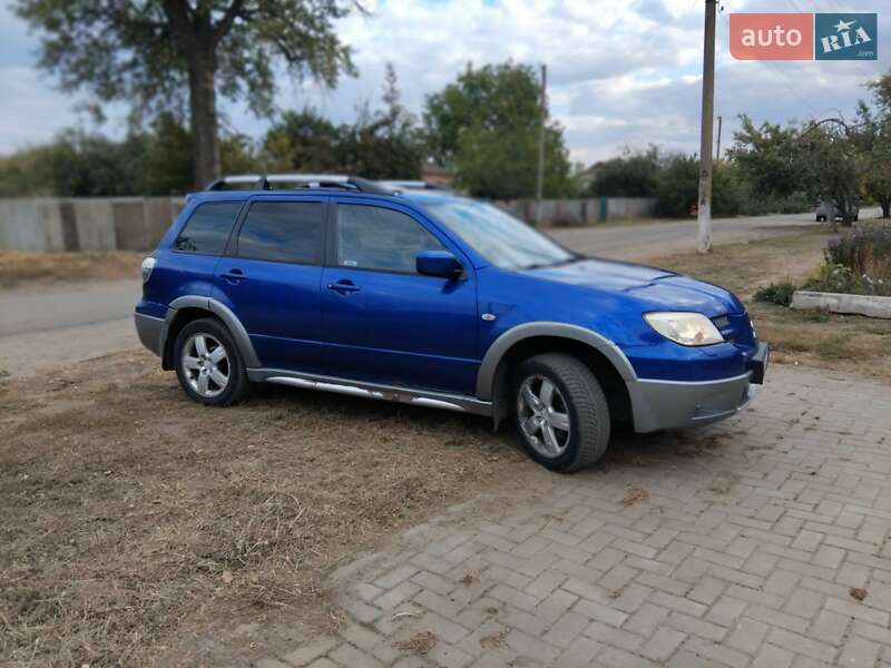 Внедорожник / Кроссовер Mitsubishi Outlander 2004 в Шевченкове