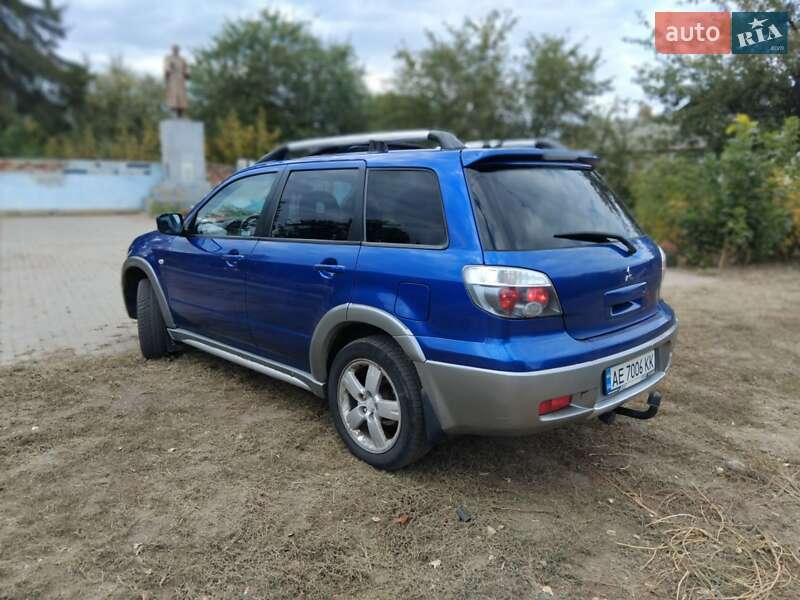 Внедорожник / Кроссовер Mitsubishi Outlander 2004 в Шевченкове